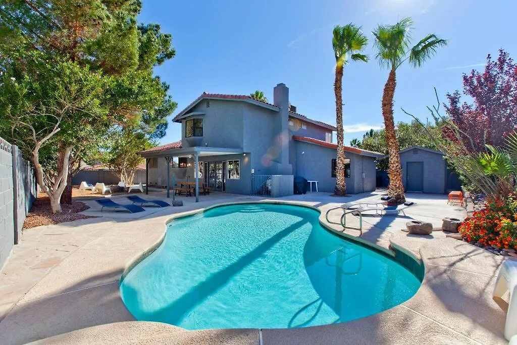 Holiday home Bright, Modern 4Br With Beautiful Backyard & Pool! Villa Las Vegas United States