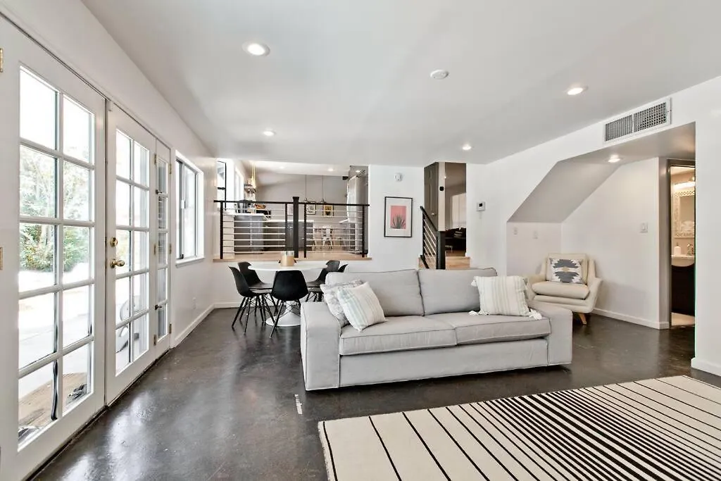 Holiday home Bright, Modern 4Br With Beautiful Backyard & Pool! Villa Las Vegas United States